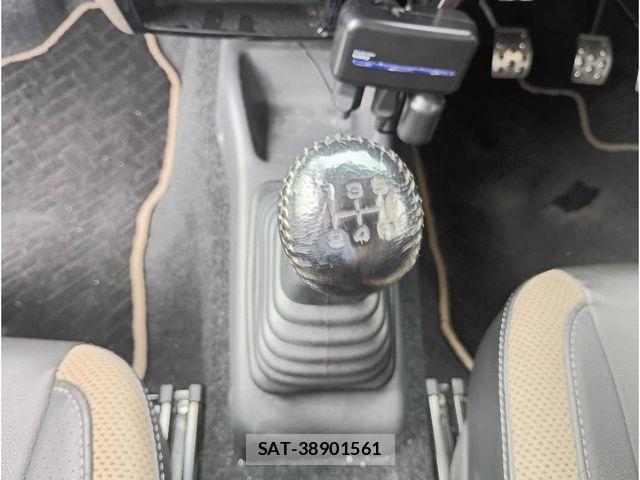 Suzuki JIMNY 2016-12 7724535-22