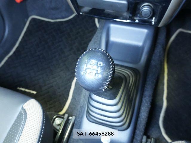 Suzuki JIMNY 2018-02 7877037-11