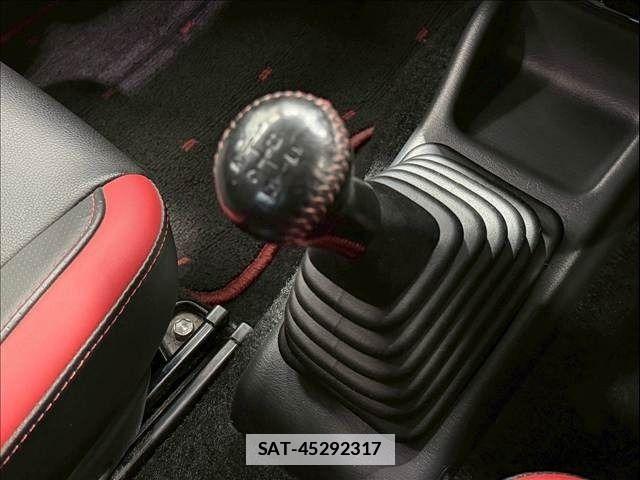 Suzuki JIMNY 2014-06 7902784-24