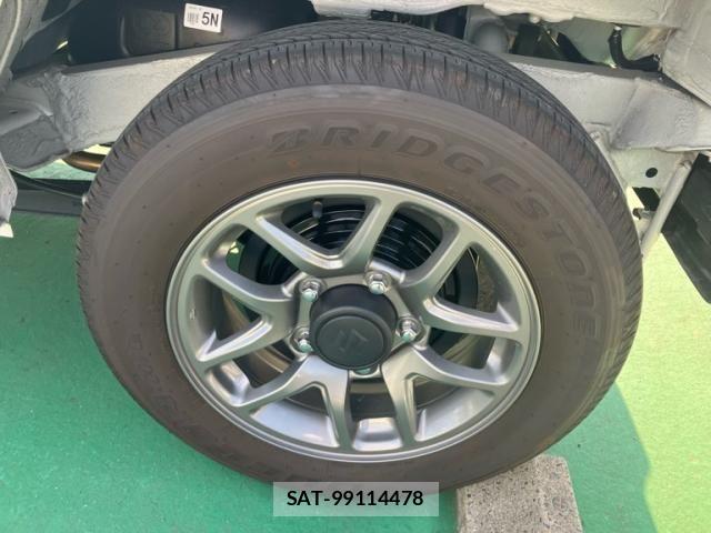 Suzuki JIMNY 2025-03 8208034-18