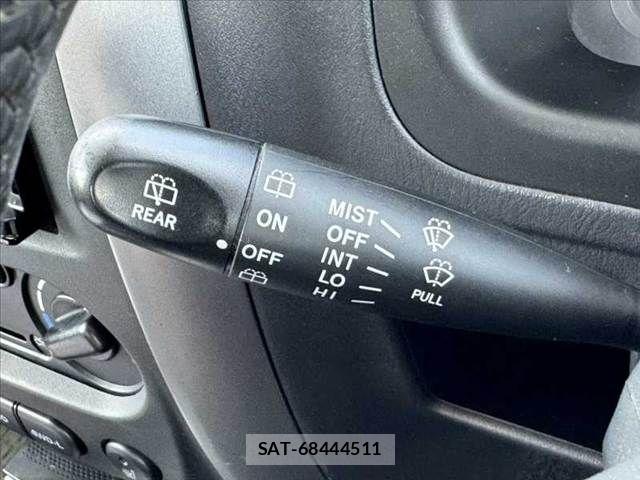 Suzuki JIMNY 2006-05 8208065-23