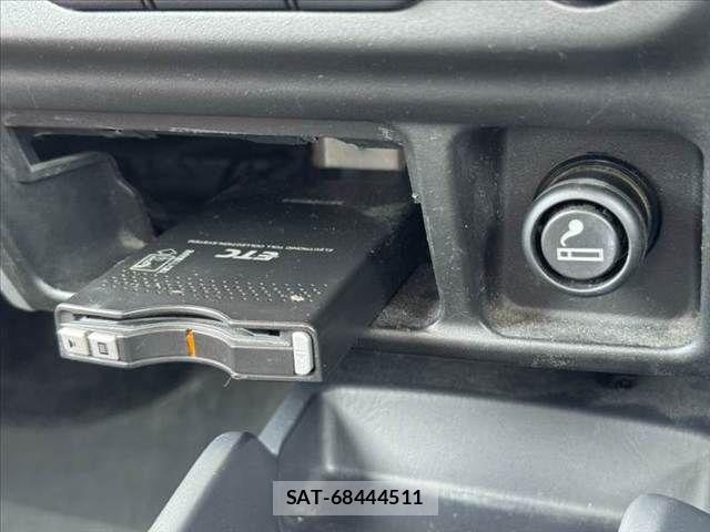 Suzuki JIMNY 2006-05 8208065-24