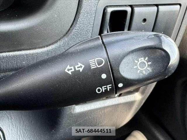 Suzuki JIMNY 2006-05 8208065-6