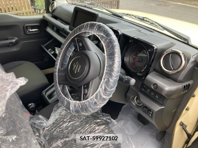 Suzuki JIMNY 2025-04 8208035-9