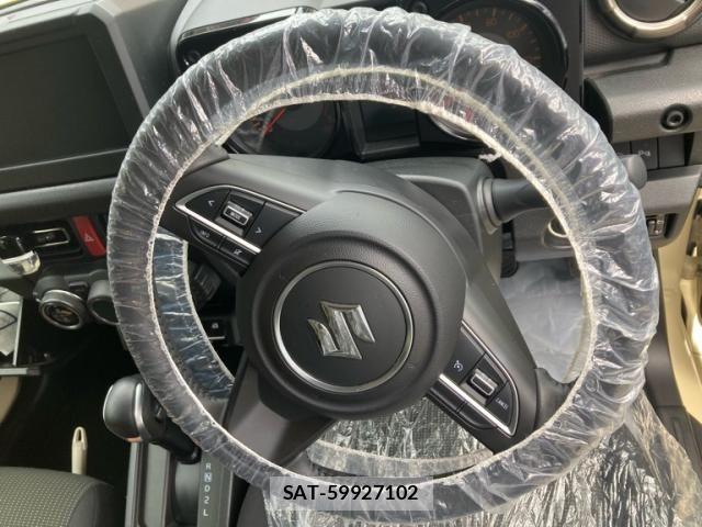Suzuki JIMNY 2025-04 8208035-10