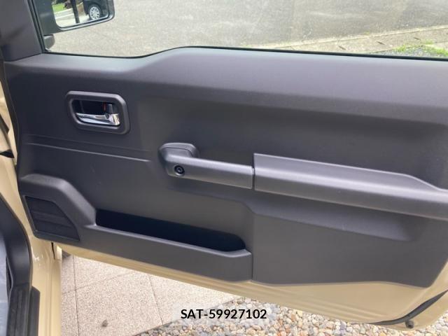 Suzuki JIMNY 2025-04 8208035-12