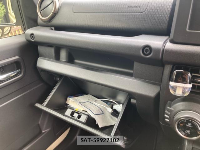 Suzuki JIMNY 2025-04 8208035-17