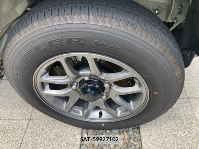 Suzuki JIMNY 2025-04 8208035-2