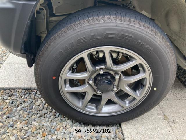 Suzuki JIMNY 2025-04 8208035-3