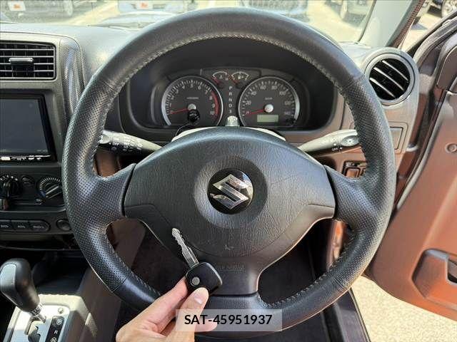 Suzuki JIMNY 2011-06 8208062-21