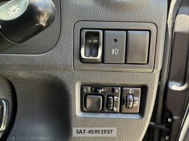 Suzuki JIMNY 2011-06 8208062-5