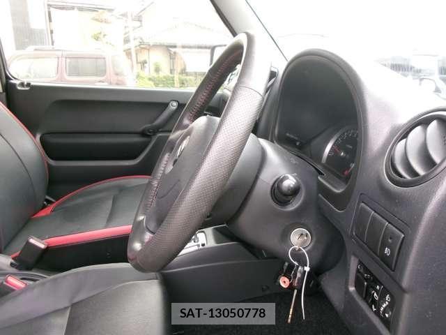 Suzuki JIMNY 2014-09 8208057-11