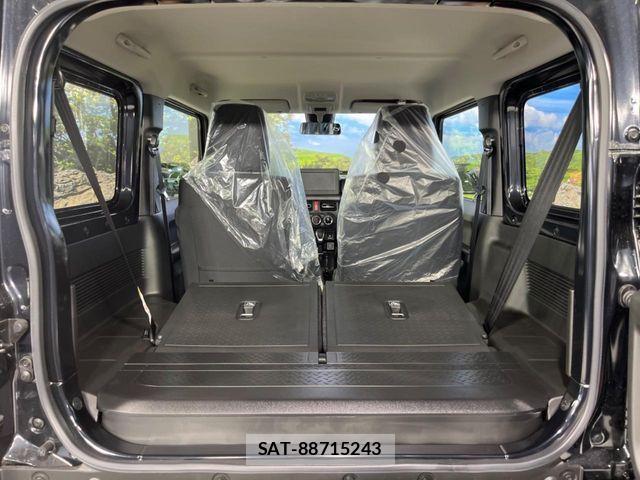 Suzuki JIMNY 2025-04 8208037-9