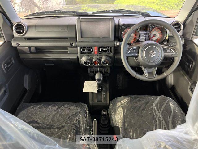 Suzuki JIMNY 2025-04 8208037-2