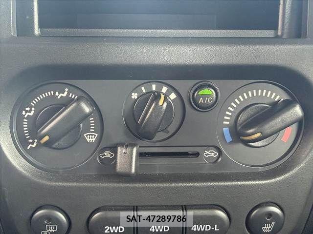 Suzuki JIMNY 2011-01 8208061-19