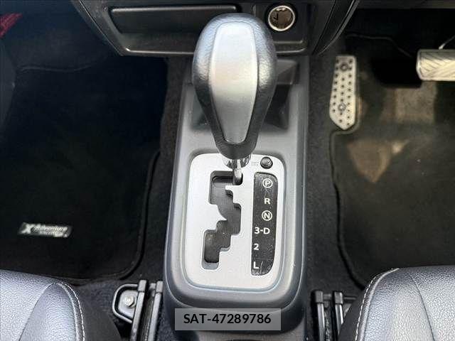 Suzuki JIMNY 2011-01 8208061-21