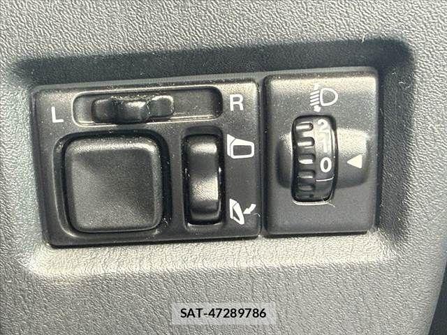 Suzuki JIMNY 2011-01 8208061-22
