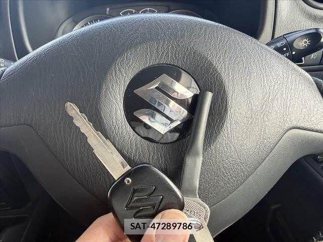 Suzuki JIMNY 2011-01 8208061-2