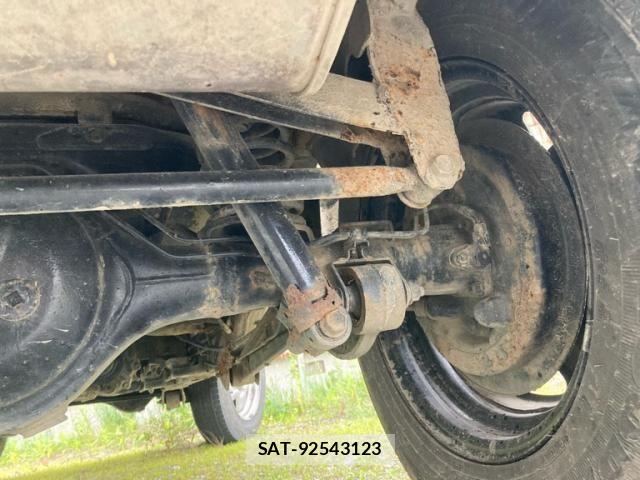 Suzuki JIMNY 2011-06 8230479-11