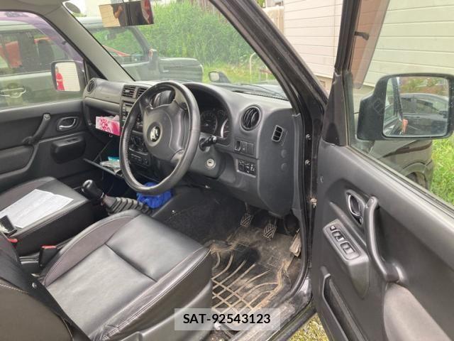 Suzuki JIMNY 2011-06 8230479-13