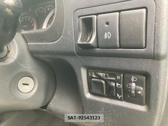Suzuki JIMNY 2011-06 8230479-24