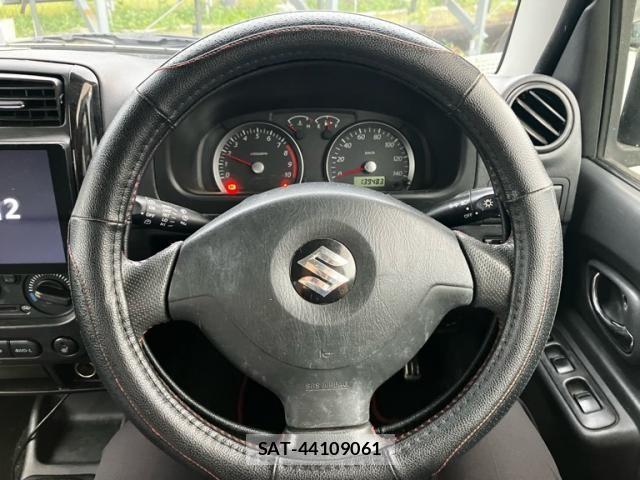 Suzuki JIMNY 2014-04 8245540-10