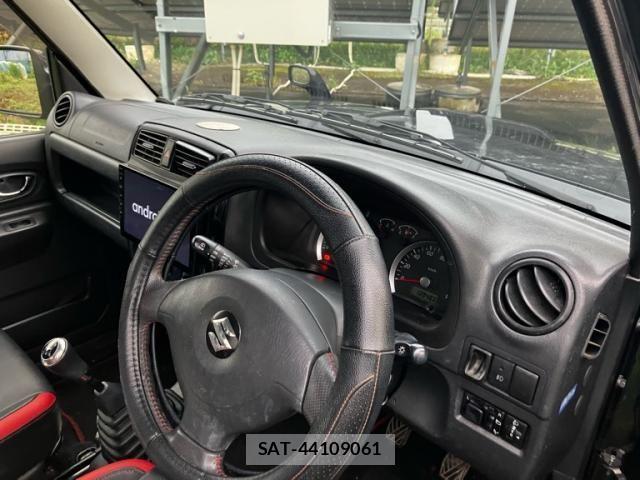 Suzuki JIMNY 2014-04 8245540-11