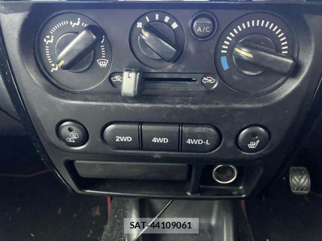 Suzuki JIMNY 2014-04 8245540-16