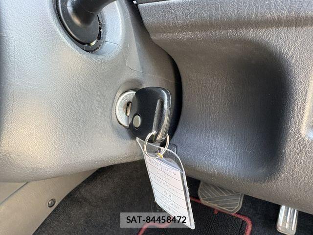 Suzuki JIMNY 2013-01 8354757-14