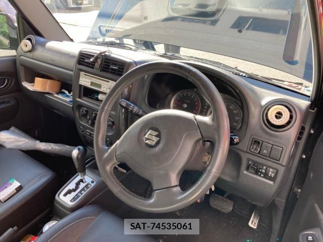 Suzuki JIMNY 2011-06 8354760-18