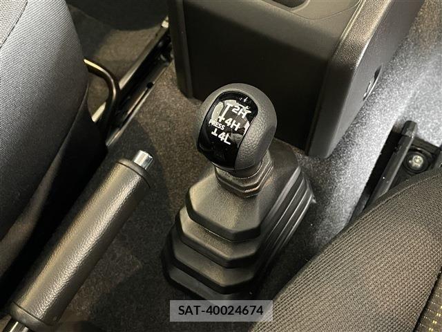 Suzuki JIMNY 2026-07 8366452-23