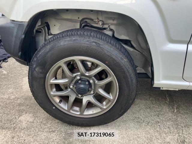 Suzuki JIMNY 2022-04 8366458-4