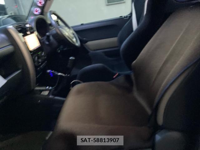 Suzuki JIMNY 2015-06 8366482-10