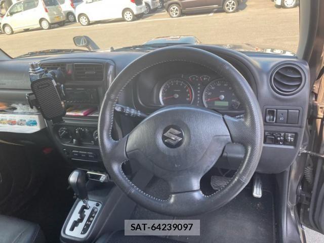 Suzuki JIMNY 2011-09 8413031-11