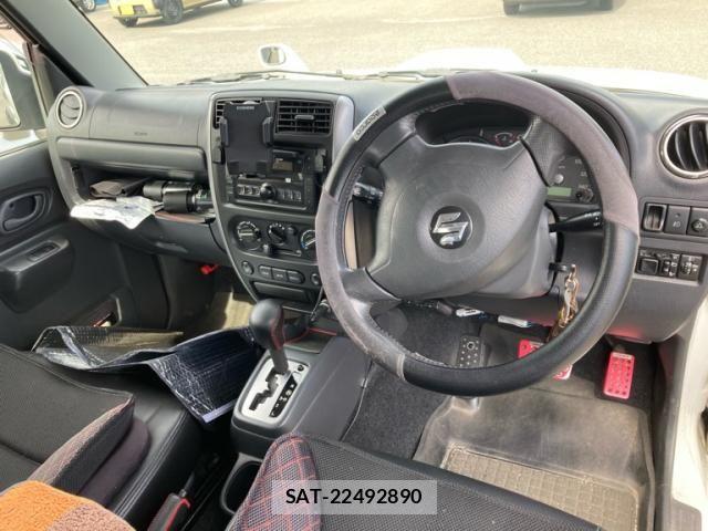 Suzuki JIMNY 2005-12 8413033-13