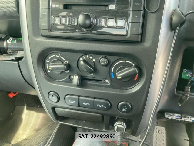 Suzuki JIMNY 2005-12 8413033-16
