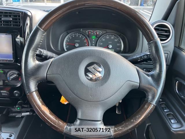 Suzuki JIMNY 2014-02 8627276-12