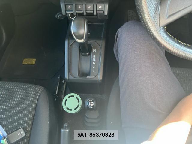 Suzuki JIMNY 2022-01 8742982-18
