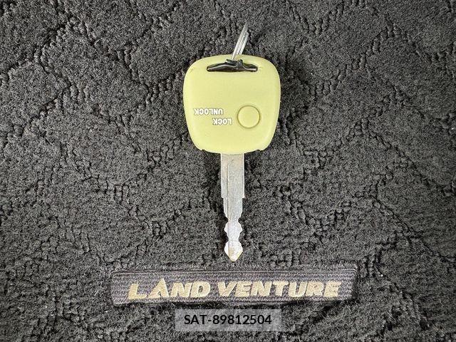 Suzuki JIMNY 2018-01 8829654-29