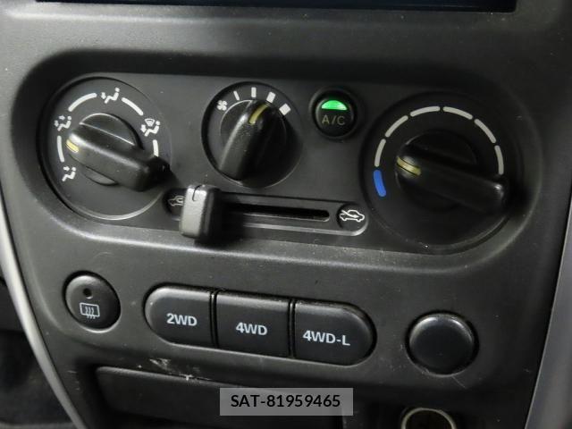Suzuki JIMNY 2005-01 8849448-23