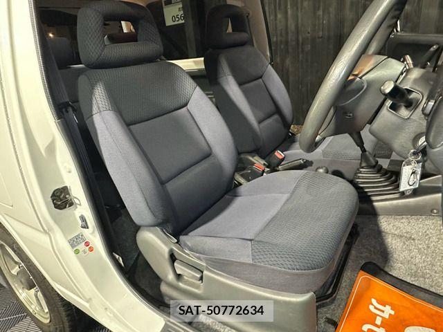 Suzuki JIMNY 2004-04 8880264-5