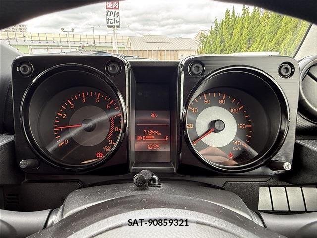 Suzuki JIMNY 2019-04 8880253-28