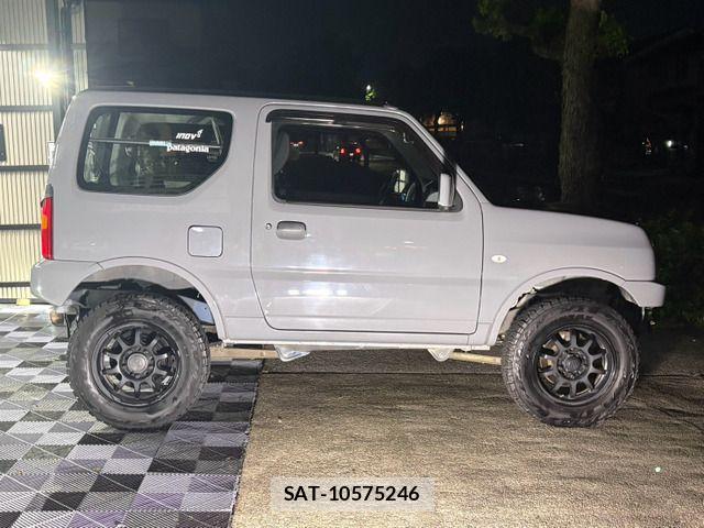 Suzuki JIMNY 2018-05 8883784-11