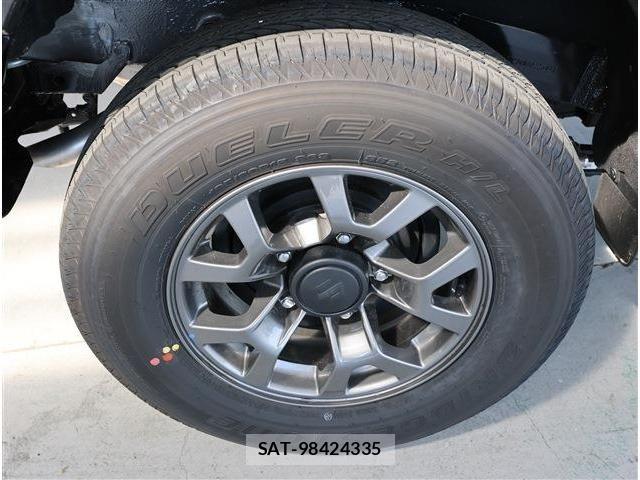 Suzuki JIMNY 2025-04 7220267-5