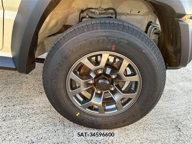 Suzuki JIMNY 2025-11 7327732-13