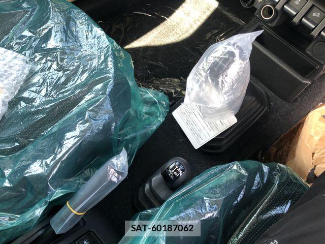 Suzuki JIMNY 2026-04 7358279-6