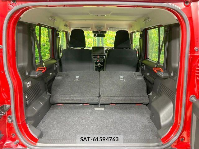 Suzuki JIMNY 2025-04 8208087-9