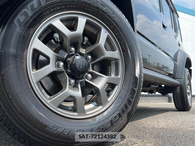 Suzuki JIMNY 2025-09 8208072-12