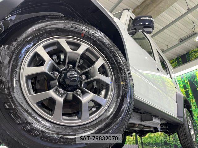 Suzuki JIMNY 2026-05 8336359-12