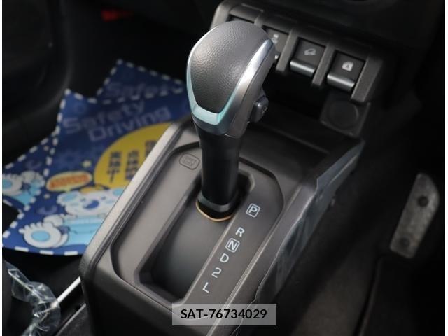 Suzuki JIMNY 2025-11 8413036-12